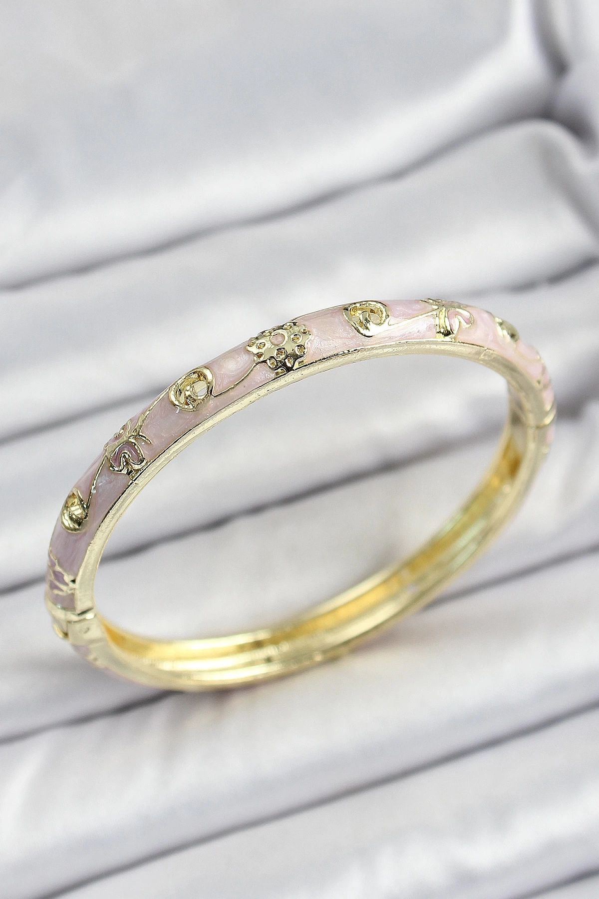 Mineli Pirinç Gold Renk Pembe Renk Motifli Kadın Kelepçe