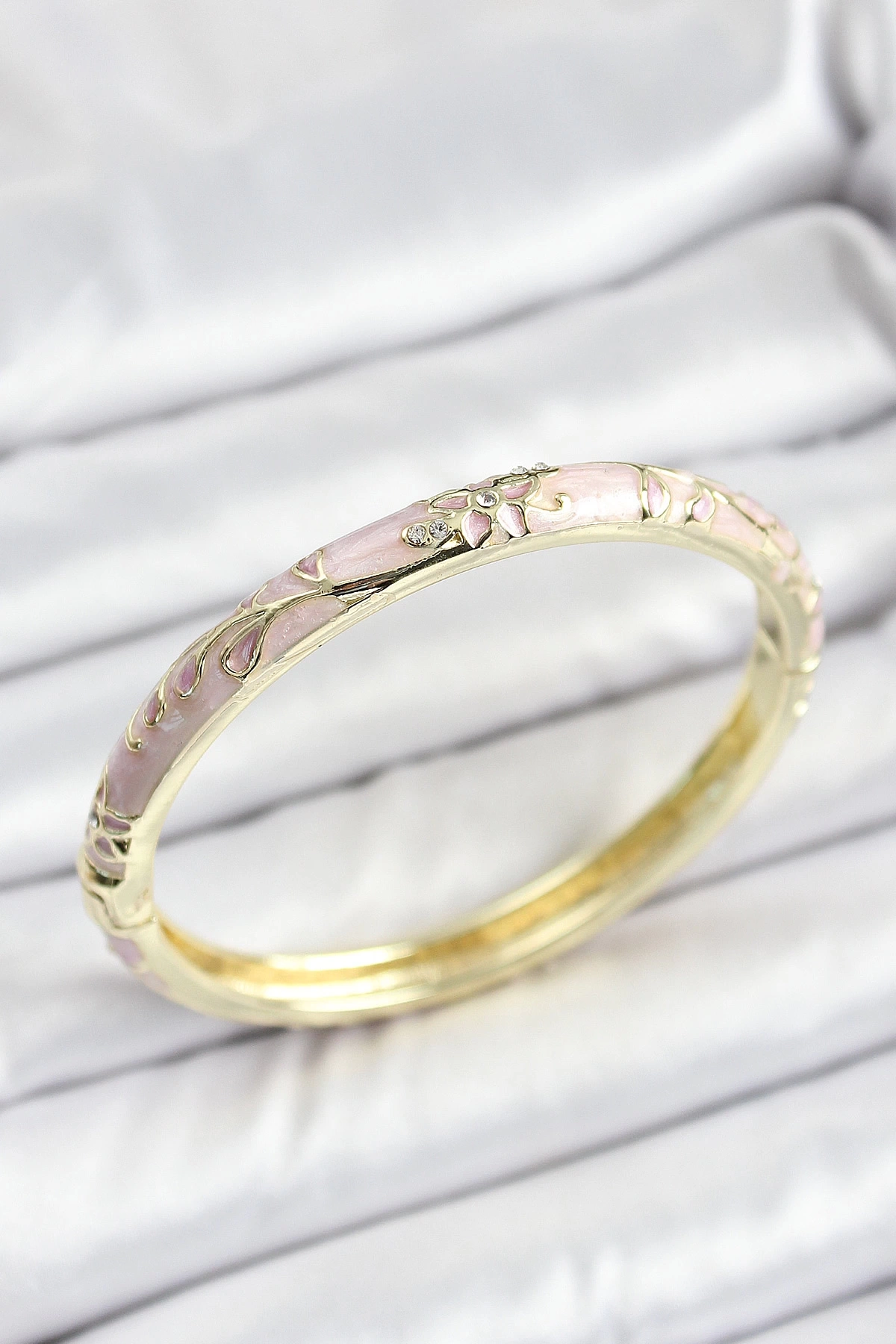 Mineli Pirinç Zirkon Taşlı Pembe Çiçek Desenli Gold Renk Kadın Kelepçe