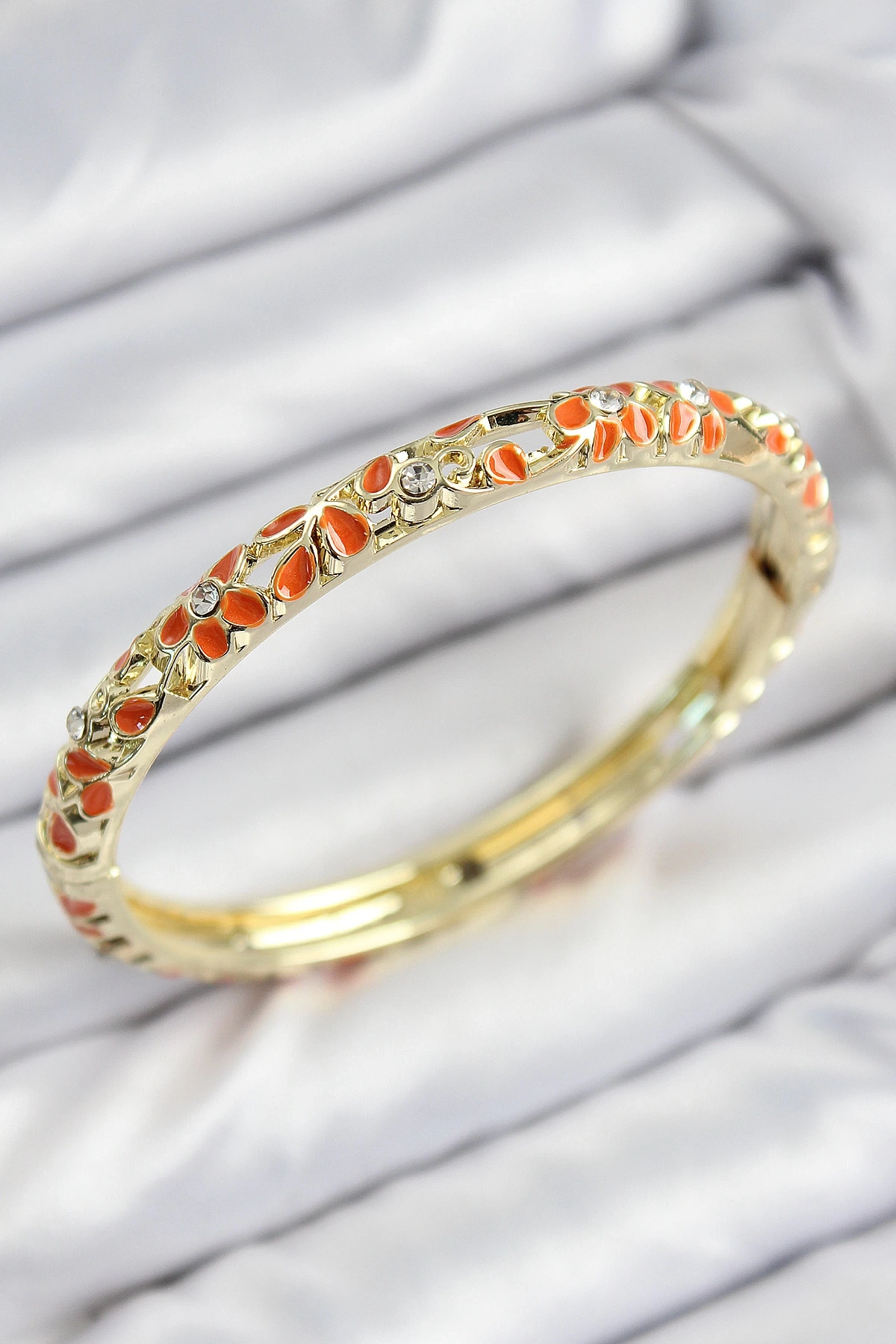 Mineli Pirinç Zirkon Taşlı Turuncu Çiçek Motifli Gold Kadın Kelepçe