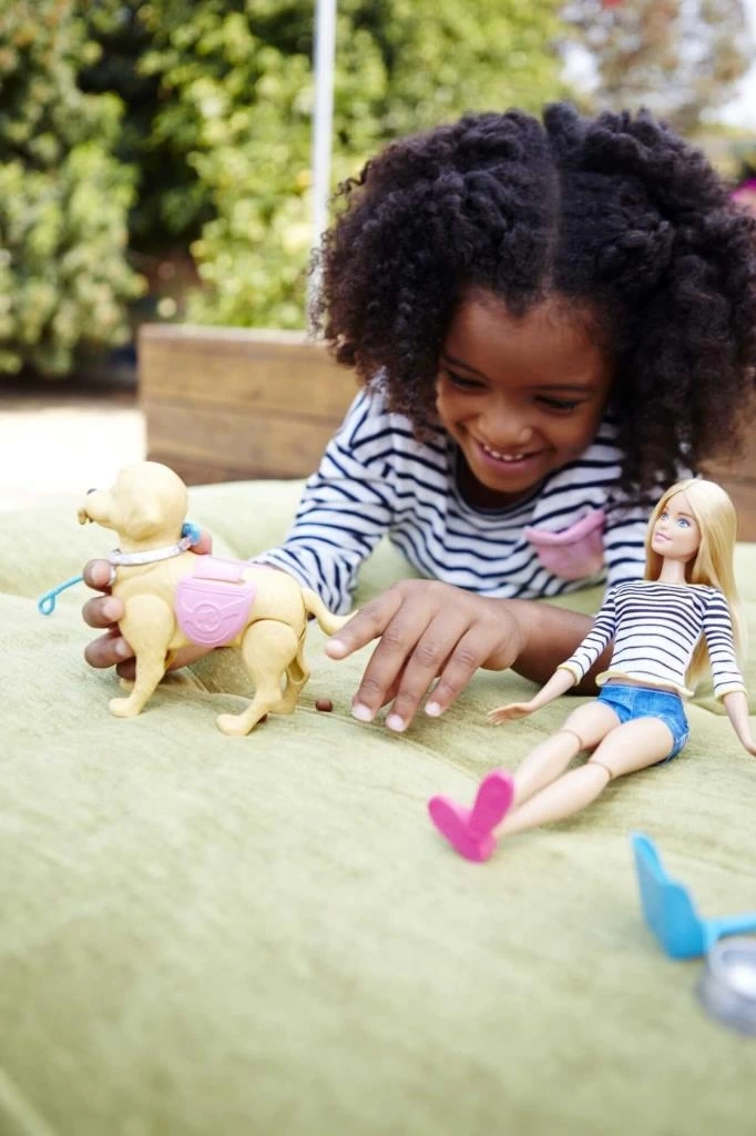 Nessiworld DWJ68 Barbie ve Köpeği Tuvalet Eğitiminde