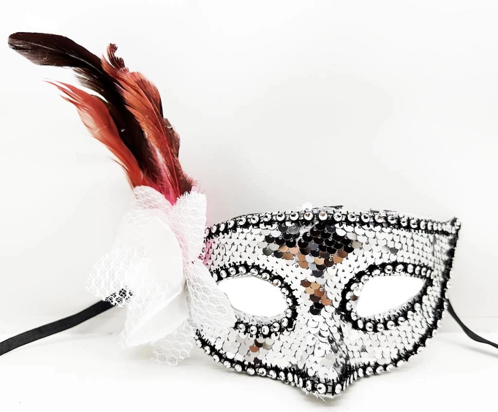 Nessiworld Gümüş Renk Yandan Tüylü Güllü Gümüş Taşlı Pullu Maske 20x22 cm