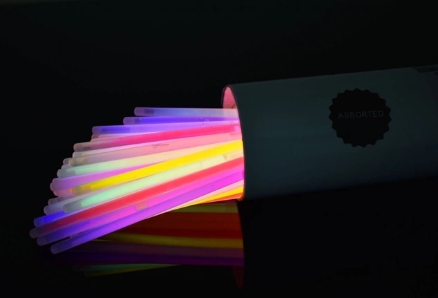 Nessiworld Karanlıkta Parlayan Fosforlu Glow Taç Fosforlu Renkli Taç 6 Adet