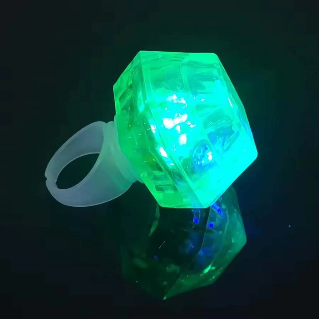 Nessiworld Kristal Tasarımlı Led Glow Işıklı 3 Modlu Yeşil Yüzük 3.5 x 5 cm