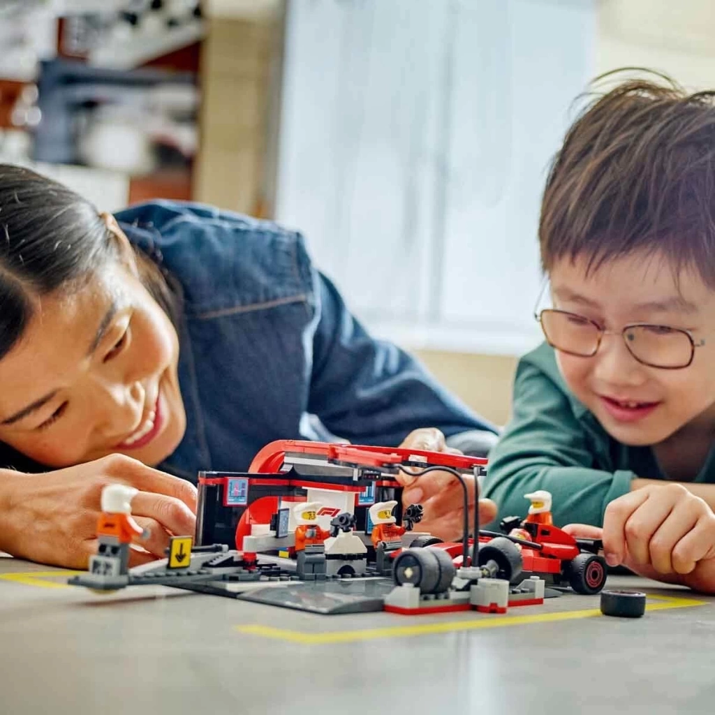 Nessiworld LEGO City Ferrari Arabalı F1 Pit Stop ve Pit Ekibi 60443