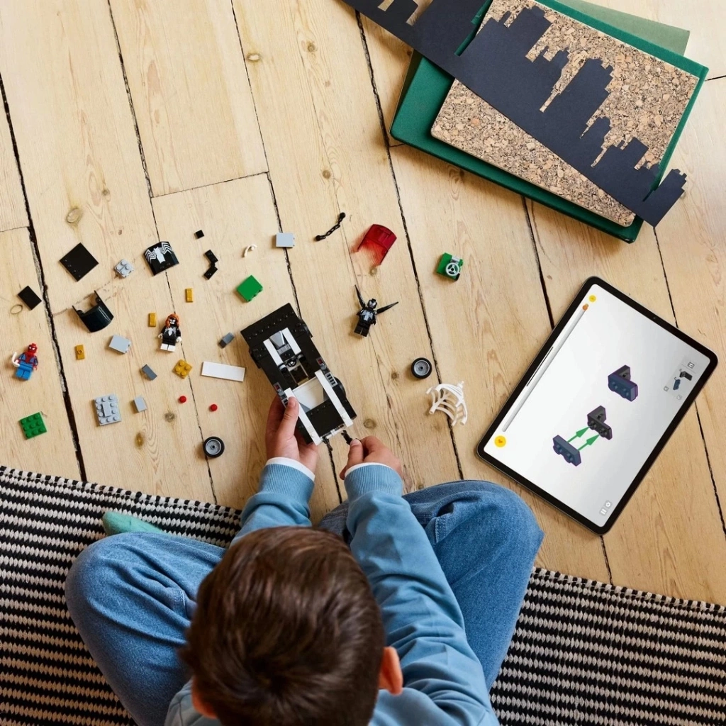 NessiWorldl Örümcek Adam Venom Arabasına Karşı 76309