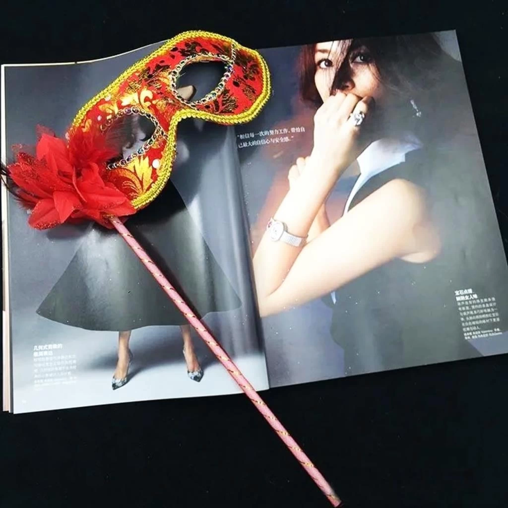 Nessiworld Lüks Taşlı Saplı Maskeli Balo Maskesi Kırmızı Renk 35 cm