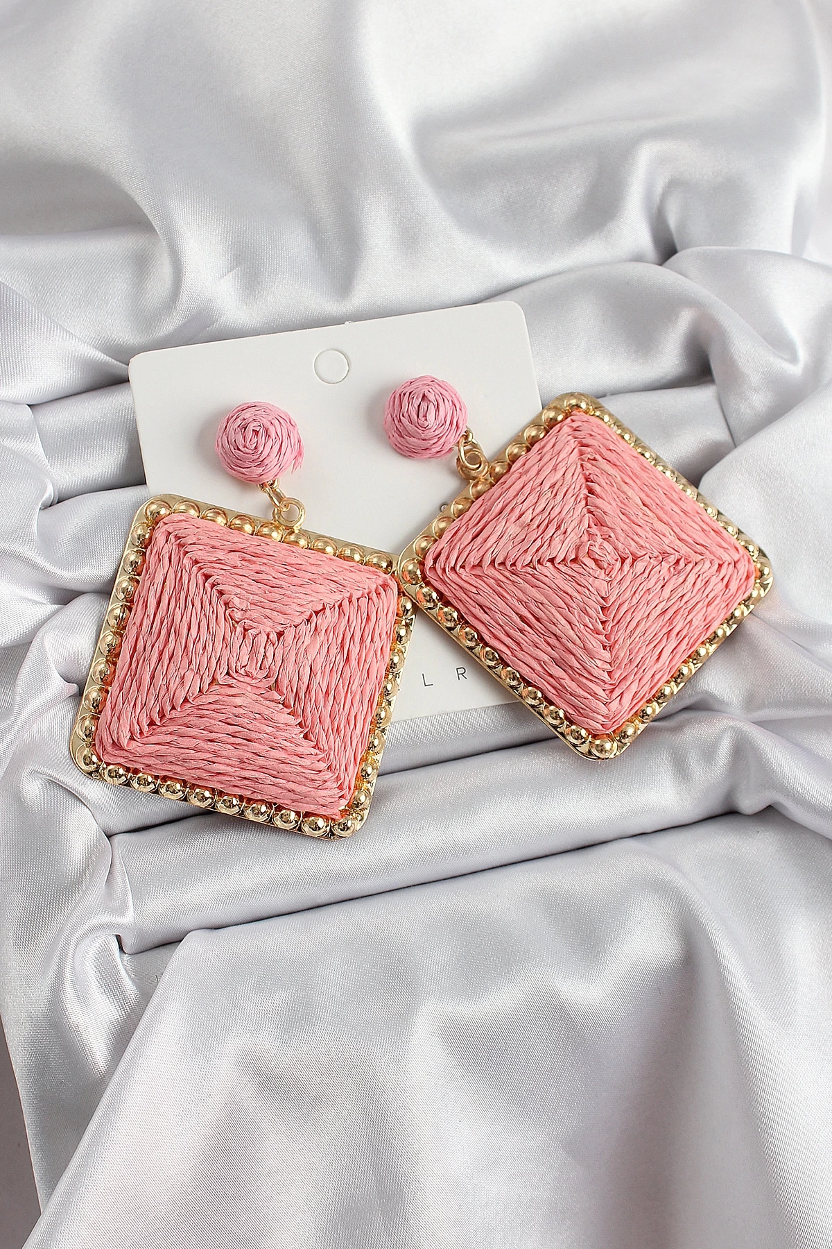 Pembe Kare Figürlü Hasır Örgü Model Gold Renk Kadın Küpe