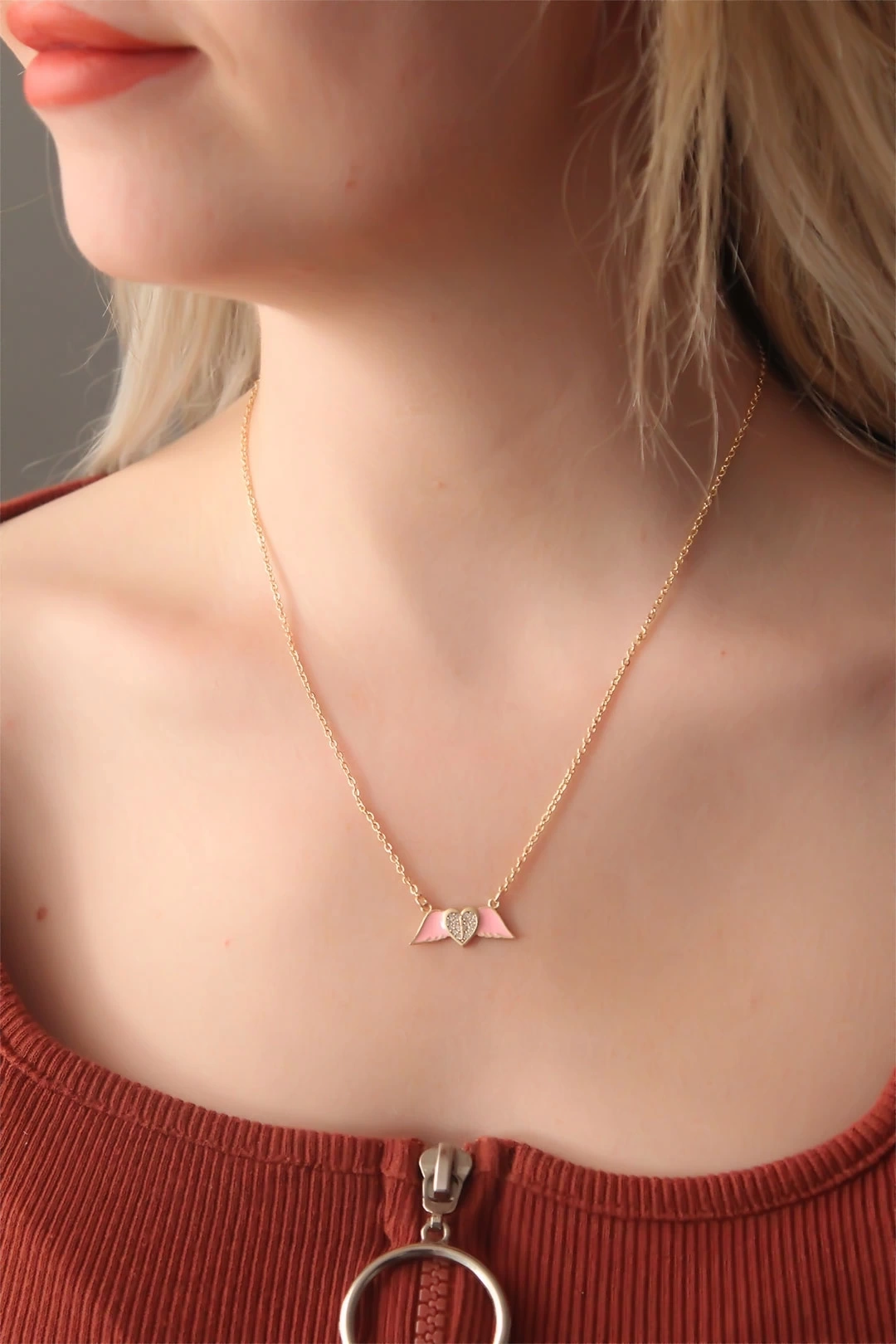 Pembe Mineli Kanat Taşlı Kalp Kolye