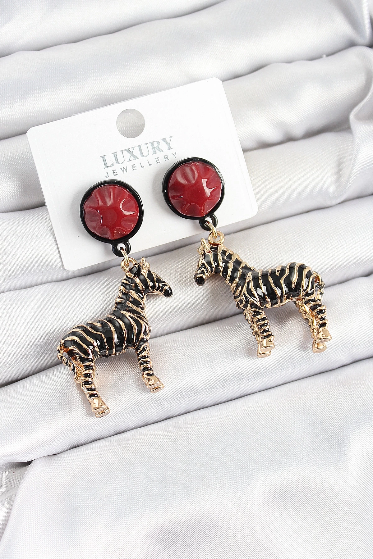 Pirinç Bordo Sallantılı 3D Zebra Model Gold Renk Kadın Küpe