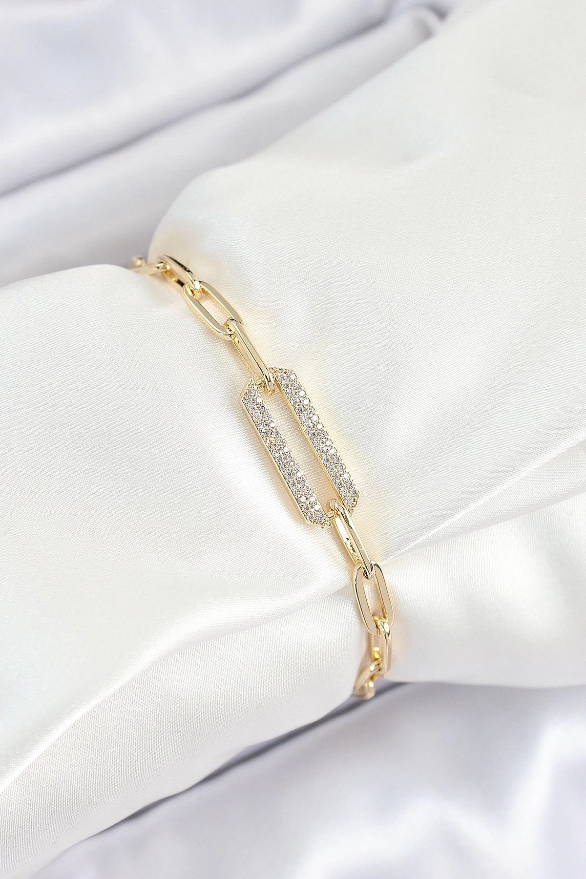 Pirinç  Dikdörtgen Model Zirkon Taşlı Gold Renk VİP Seri Kadın Bileklik
