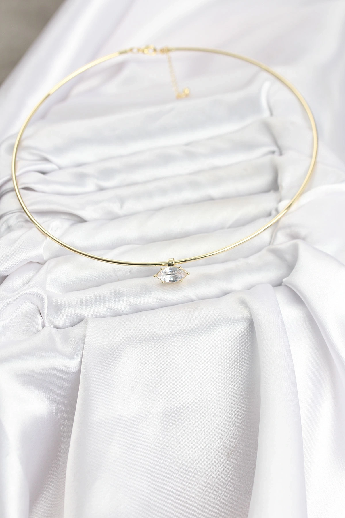 Pirinç Gold Renk Choker Model Zirkon Taşlı Kadın Kolye