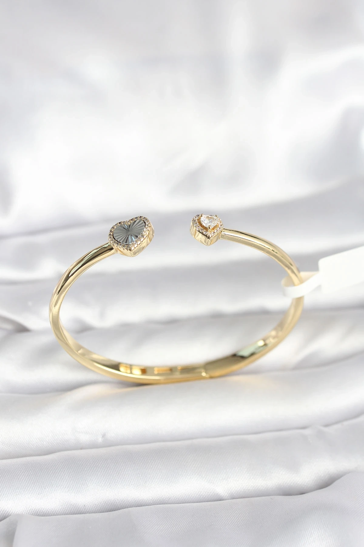 Pirinç Gold Renk Kalpli Model Kadın Kelepçe Bileklik