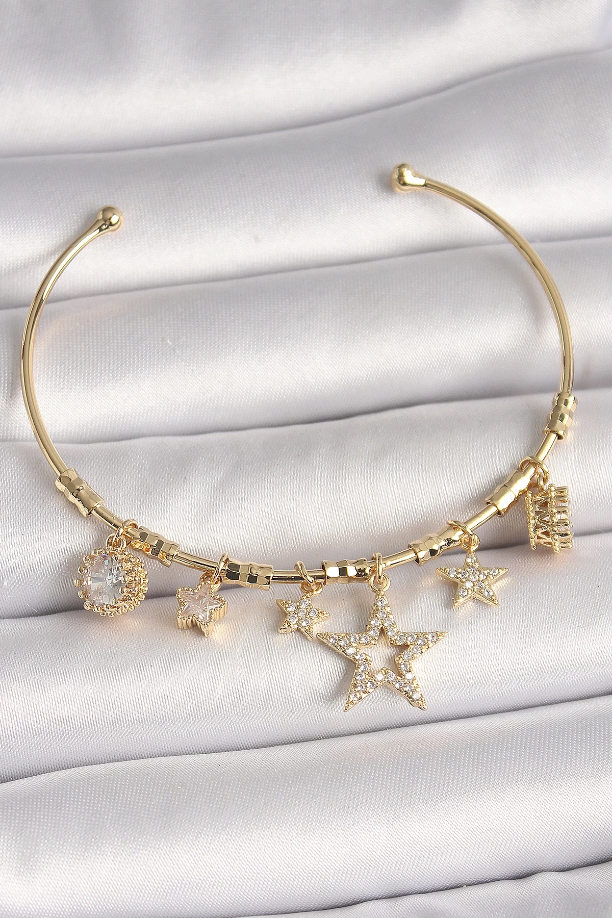 Pirinç Gold Renk Sallantı Zirkon Taşlı Yıldız Model Kalp Detay Charm Kadın Bileklik