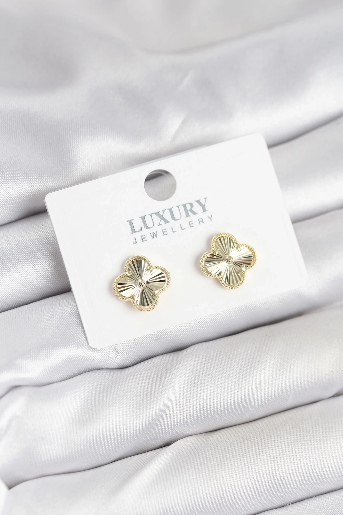 Pirinç Gold Renk Tekli Yonca Kadın Küpe