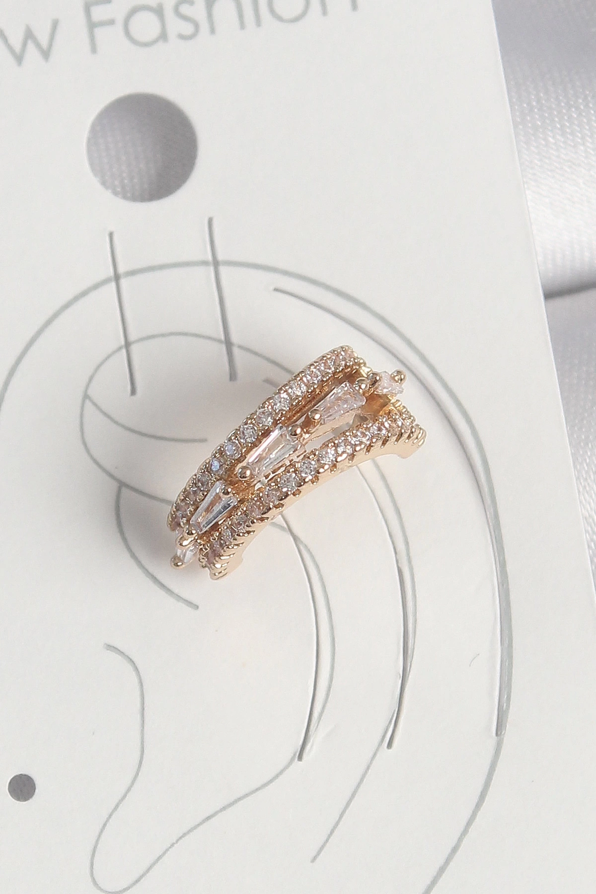 Pirinç Gold Renk Zirkon Taşlı 3Lü Sıralı Model Kadın Kıkırdak Küpe