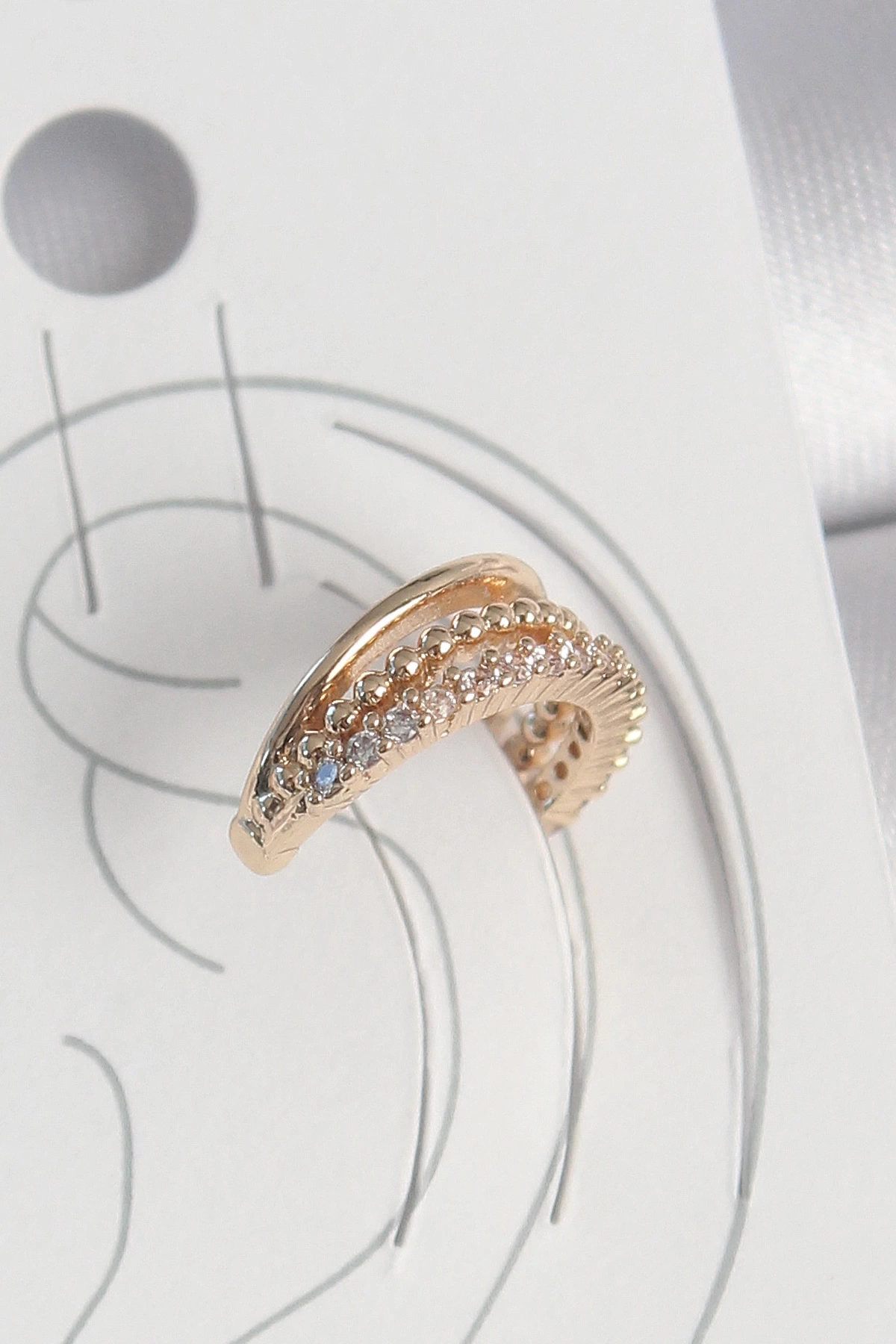 Pirinç Gold Renk Zirkon Taşlı 3Lü Sıralı Model Kadın Kıkırdak Küpe
