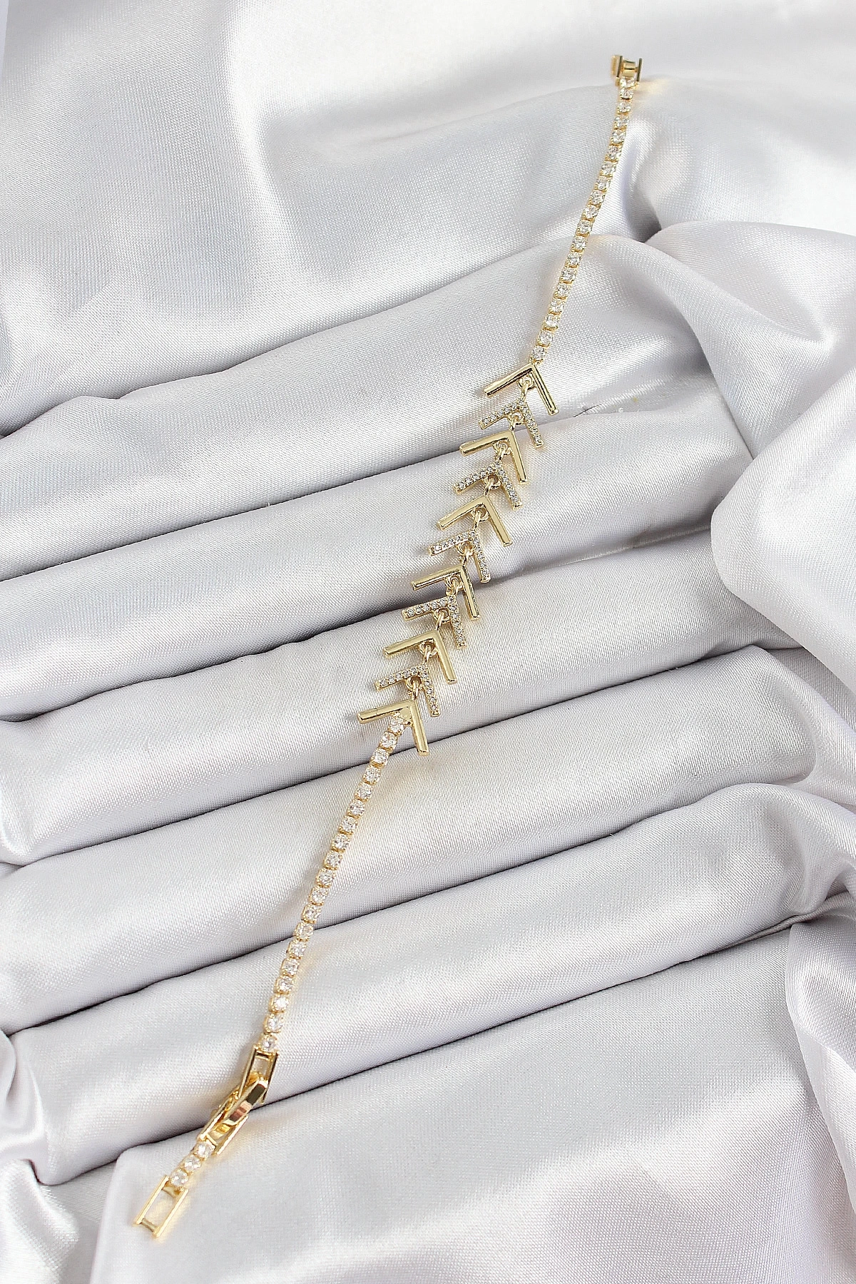 Pirinç Gold Renk Zirkon Taşlı Balık Sırtı Kadın Bileklik