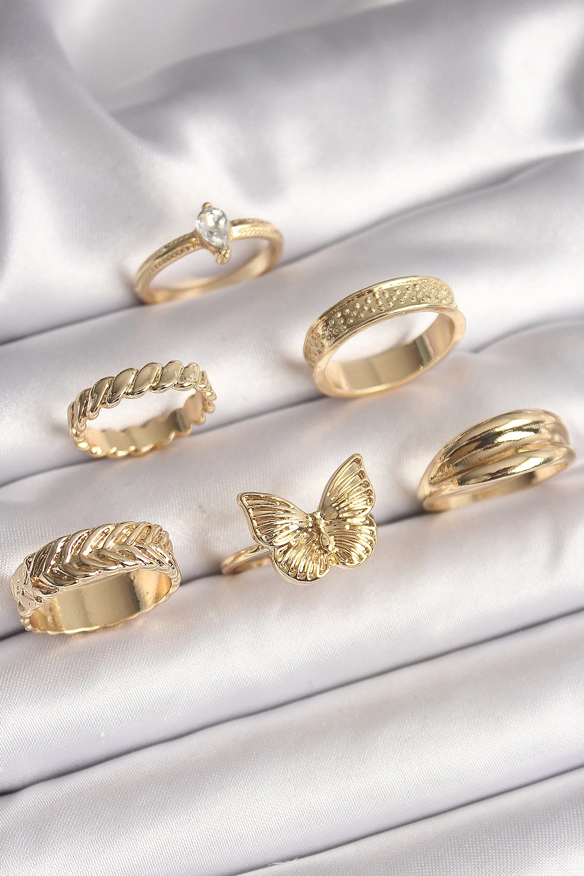 Pirinç Gold Renk Zirkon Taşlı İşleme Detaylı Kelebek Figürlü 6Lı Kadın Yüzük Seti
