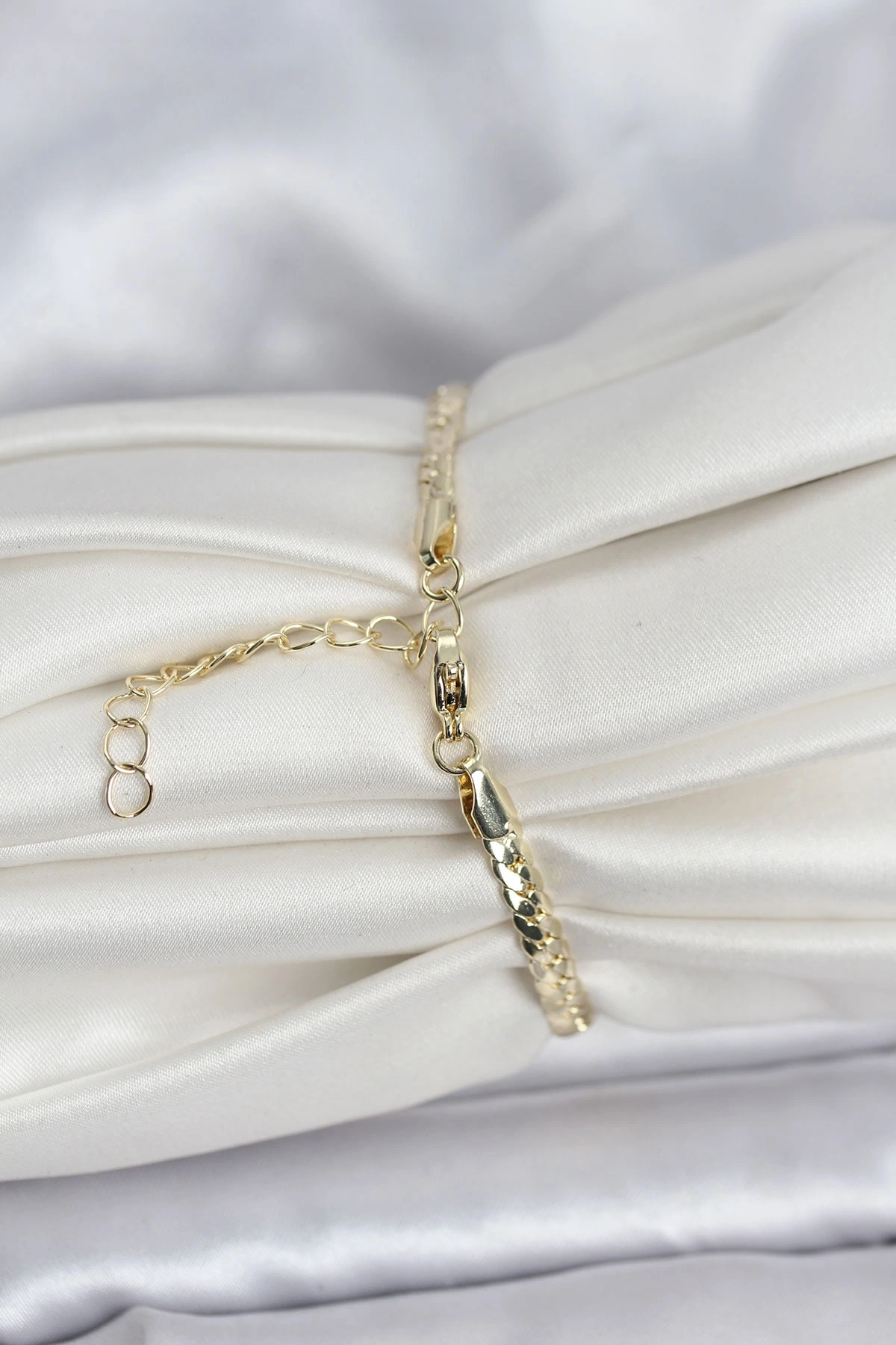 Pirinç Gold Renk Zirkon Taşlı Kadın Bileklik