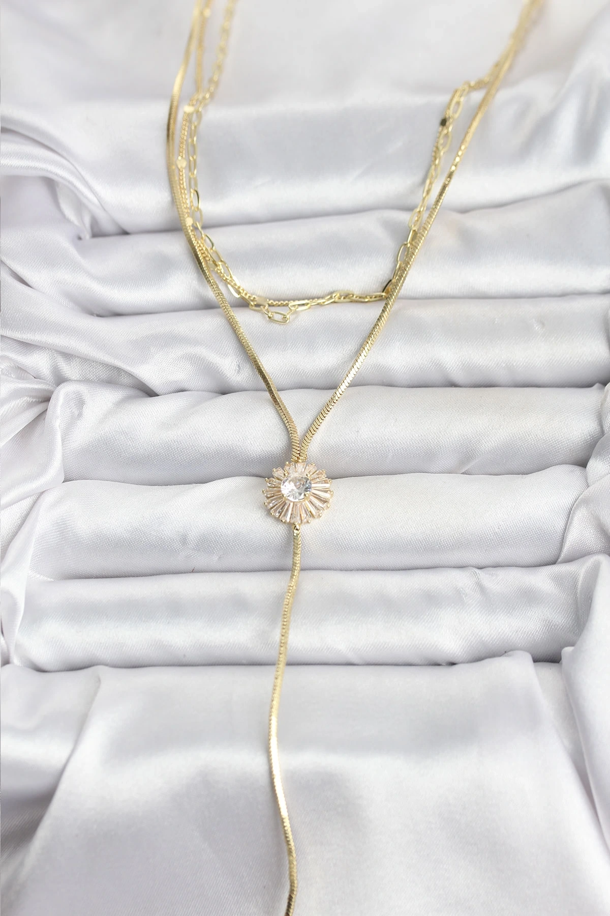 Pirinç Gold Renk Zirkon Taşlı Papatya Model Detaylı 3lü Kombin Y Kadın Kolye