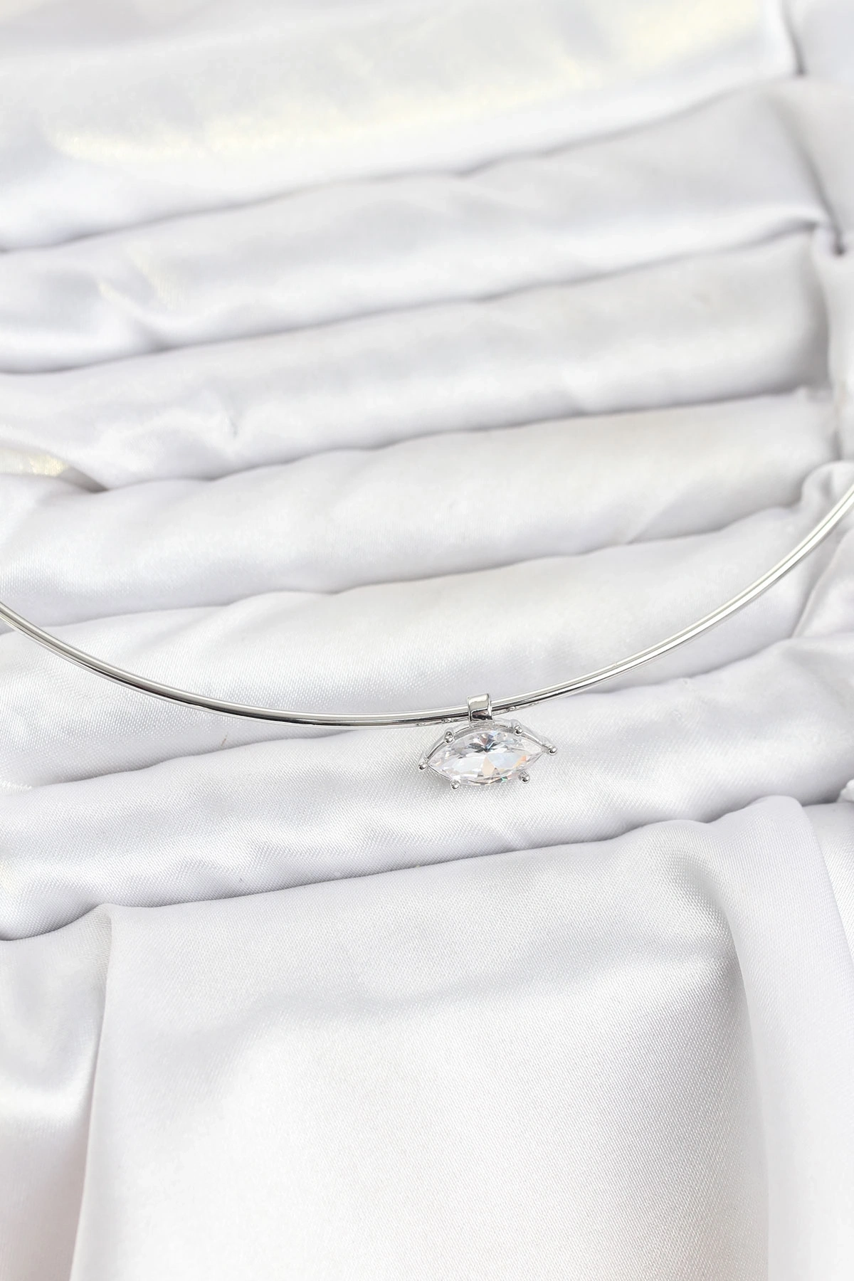 Pirinç Gümüş Renk Choker Model Zirkon Taşlı Kadın Kolye