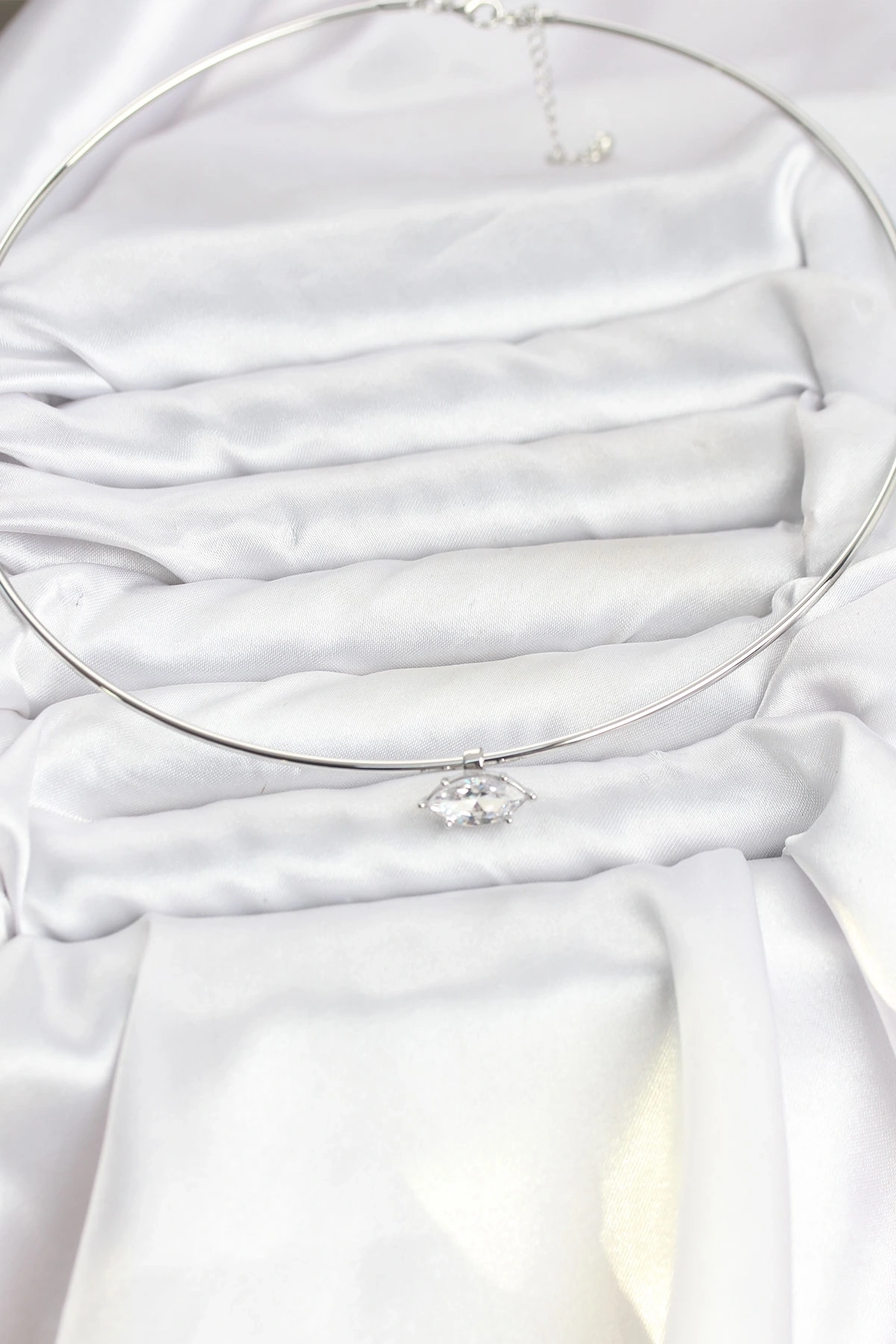 Pirinç Gümüş Renk Choker Model Zirkon Taşlı Kadın Kolye