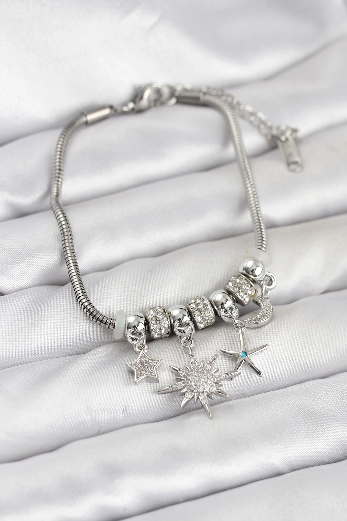 Pirinç Gümüş Renk Güneş Tema Charmlı Kadın Bileklik