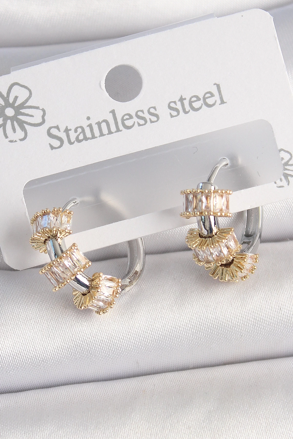 Pirinç Gümüş Renk Halka Gold Zirkon Taşlı Model Kadın Küpe