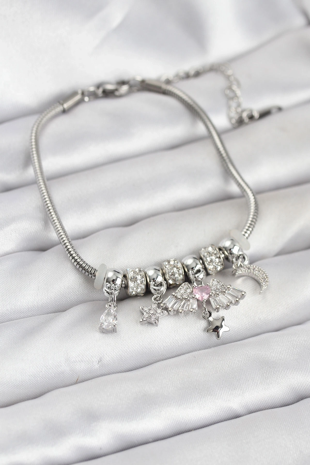 Pirinç Gümüş Renk Kanatlı Charmlı Kadın Bileklik