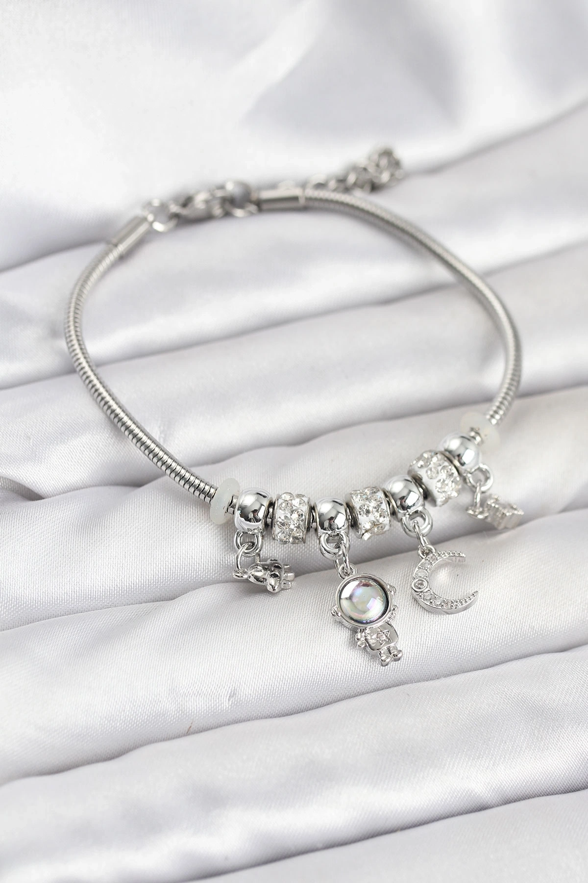 Pirinç Gümüş Renk Uzay Tema Charmlı Kadın Bileklik