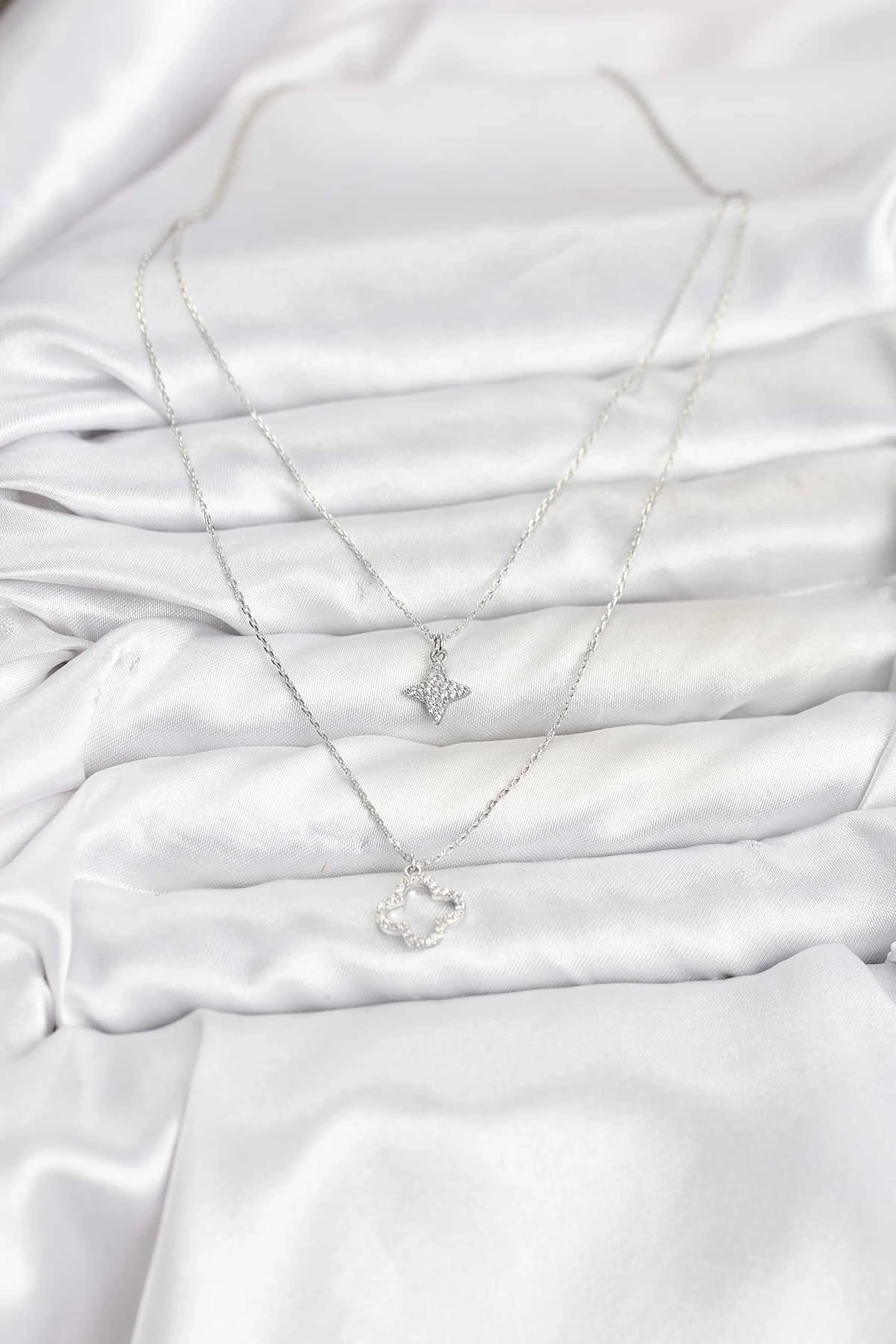 Pirinç Gümüş Renk Yonca Model 2li Kadın Kolye