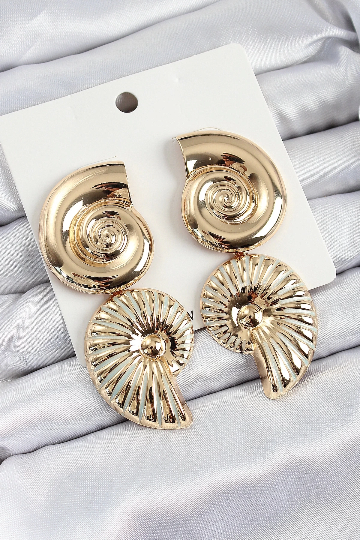 Pirinç Sarmal Sallantılı Deniz Kabuğu Vintage Model Gold Renk Küpe