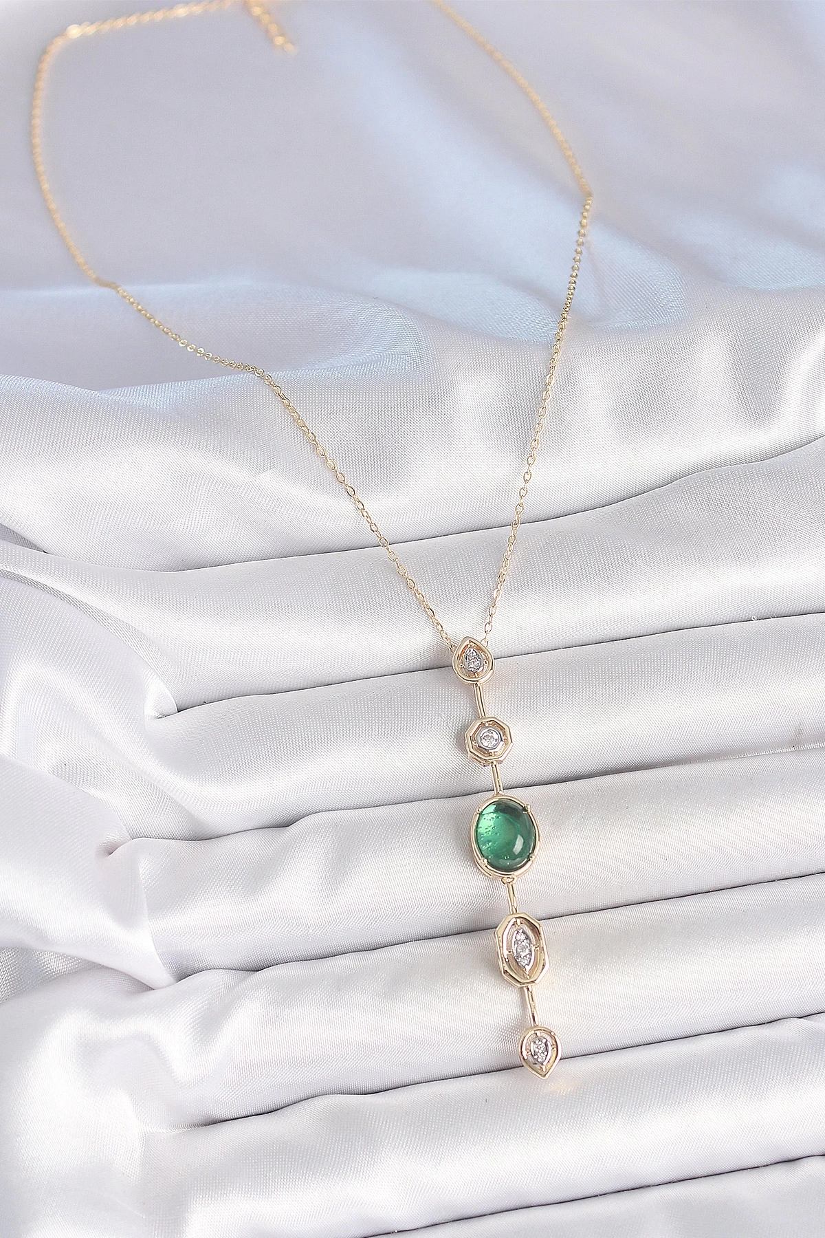 Pirinç Zincir Zümrüt Yeşil Gold Renk Zirkon Taşlı Y Kolye
