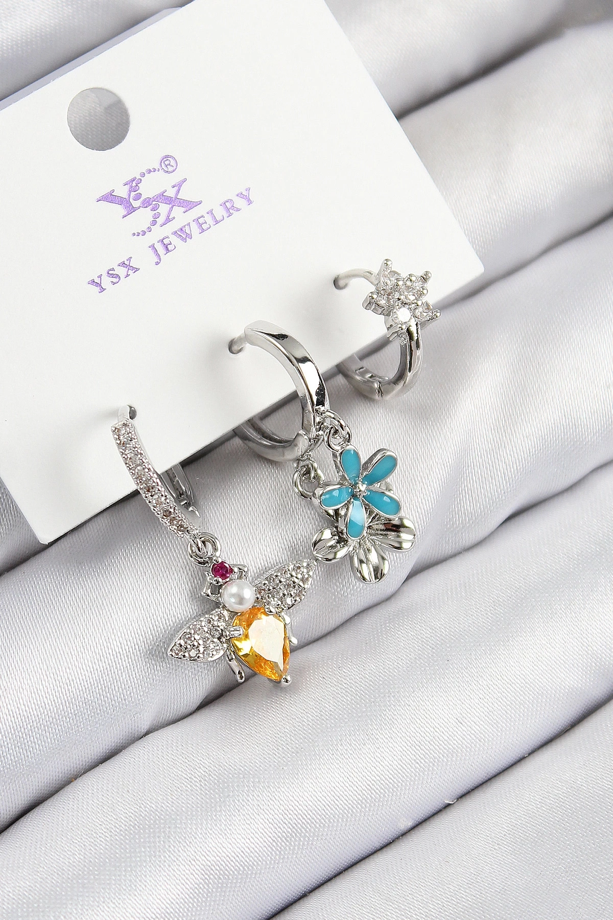 Pirinç Zirkon Taşlı 3lü Arı Ve Çiçek Model Gümüş Renk Kadın Küpe