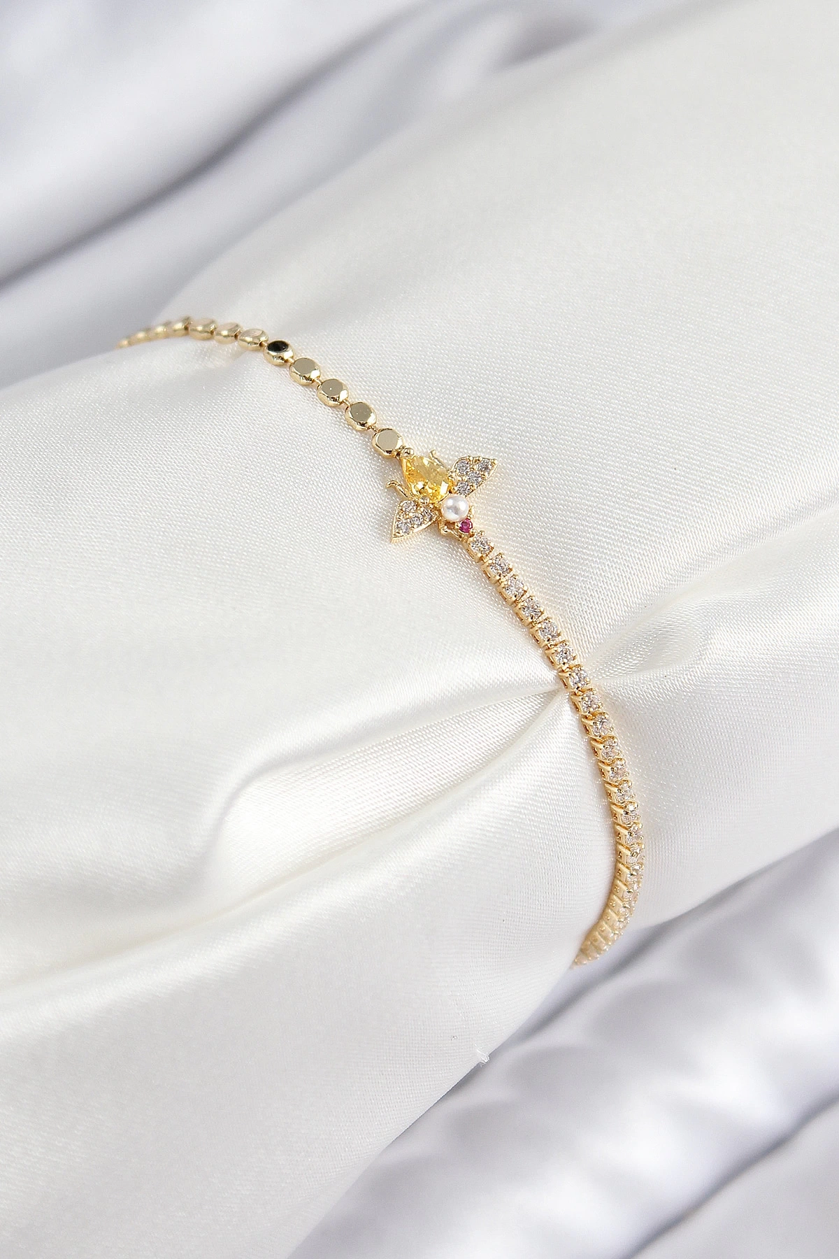 Pirinç Zirkon Taşlı Arı Model Ezme Zincir Gold Renk Kadın Bileklik