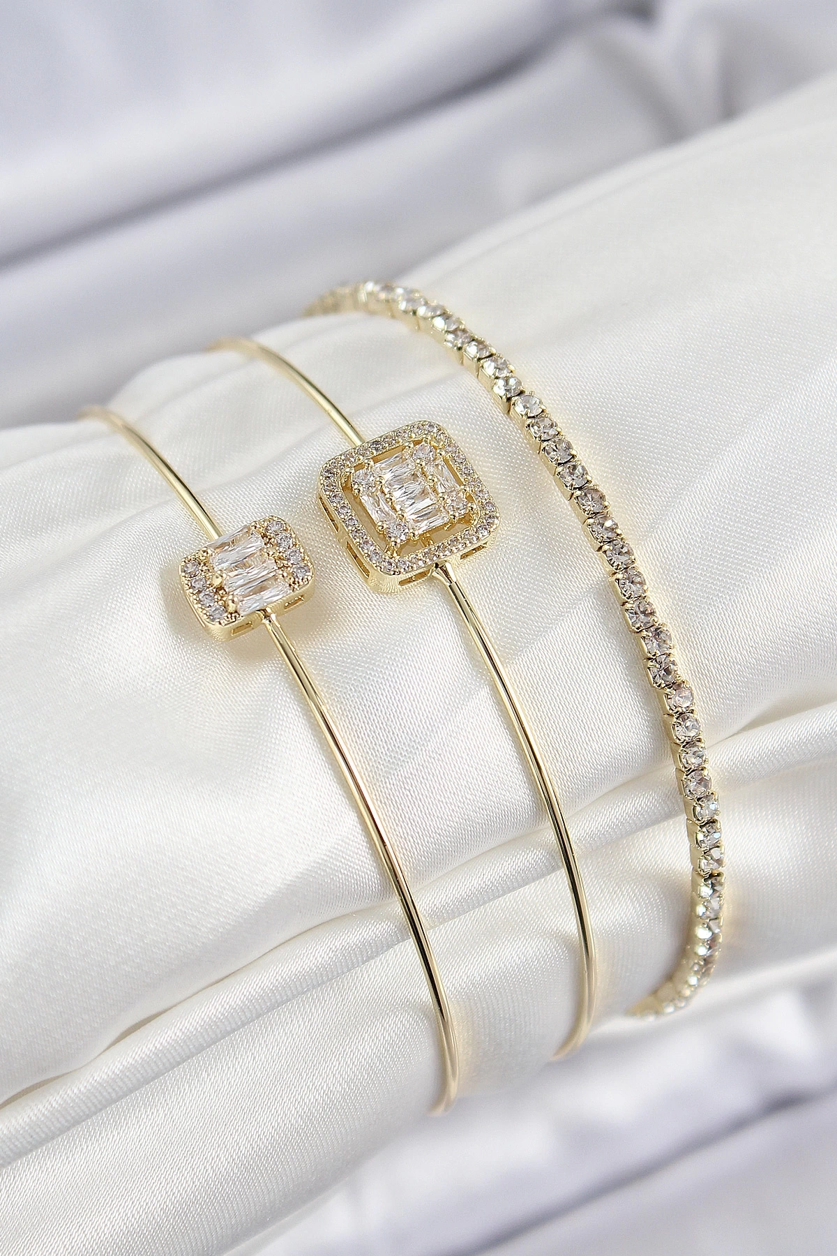 Pirinç Zirkon Taşlı Baget Model Gold Renk Vip 3lü Kadın Bileklik