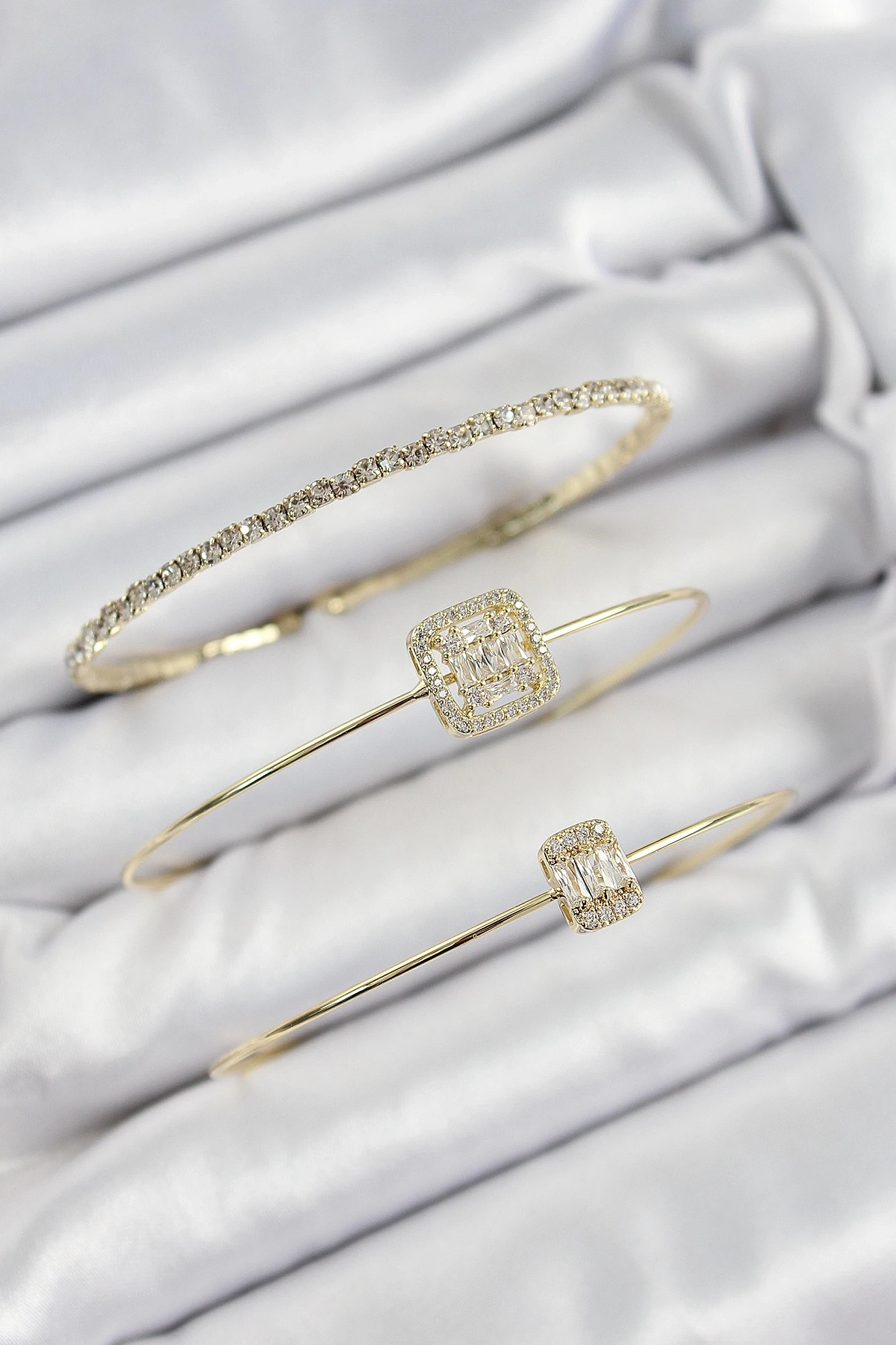 Pirinç Zirkon Taşlı Baget Model Gold Renk Vip 3lü Kadın Bileklik