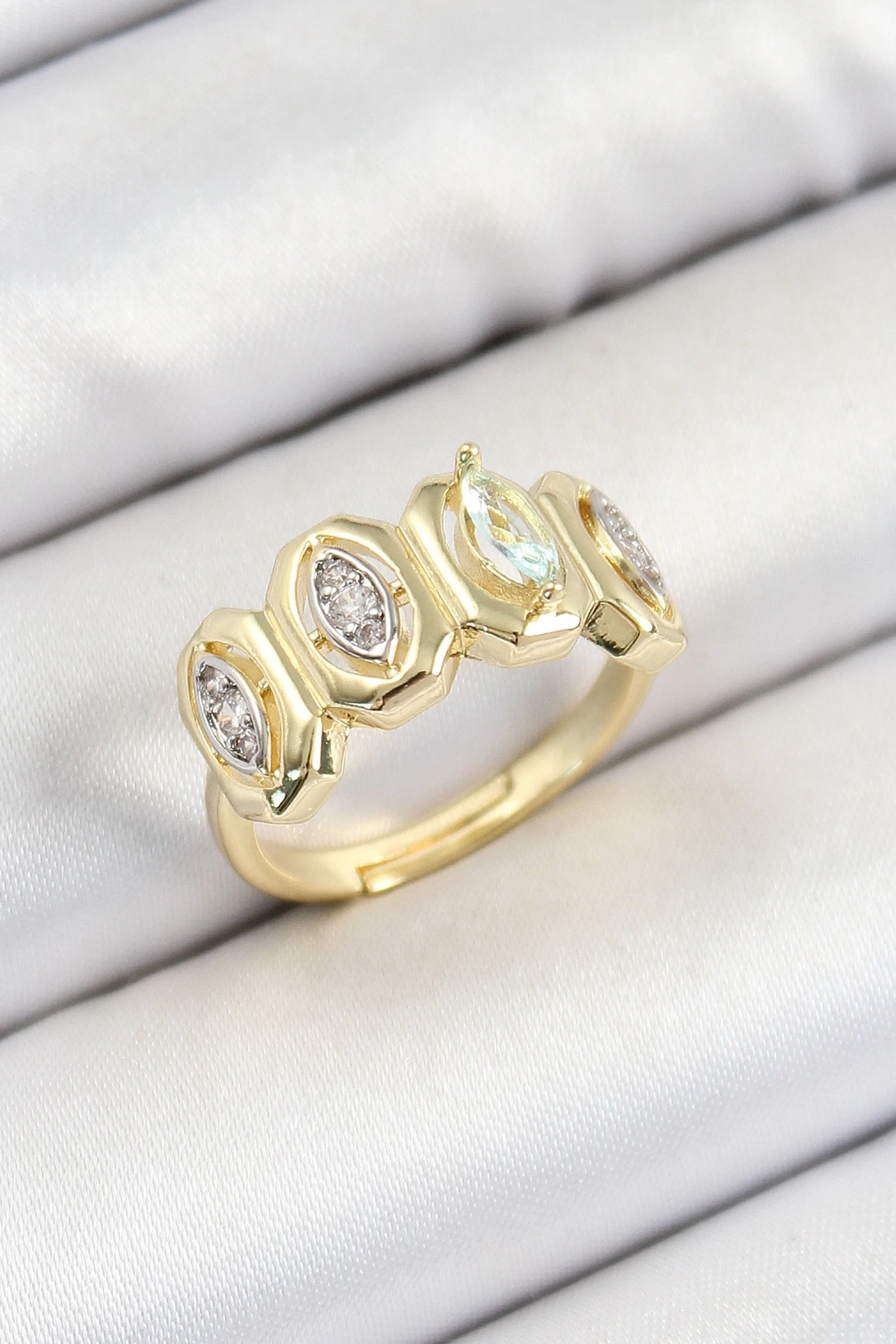 Pirinç Zirkon Taşlı Damla Model Gold Renk Kadın Yüzük