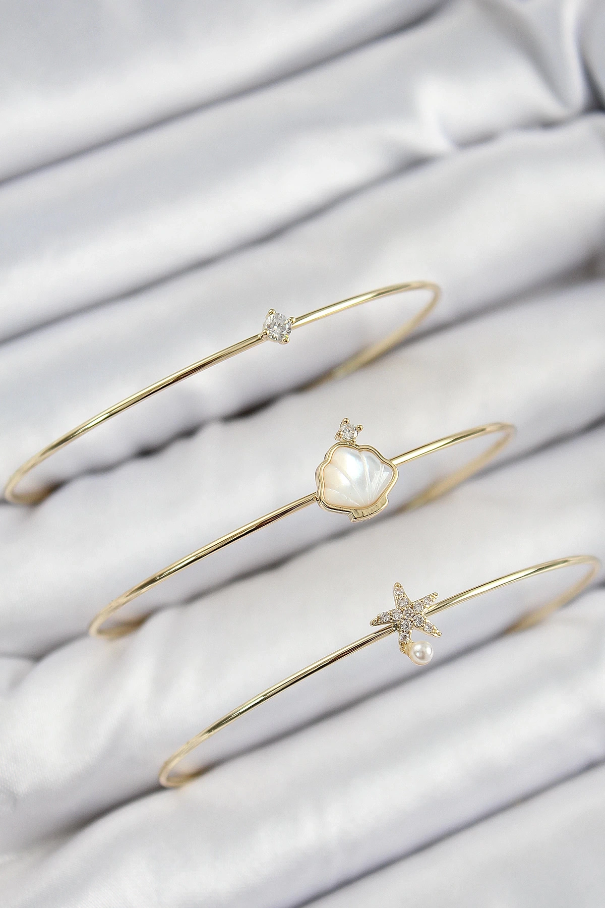 Pirinç Zirkon Taşlı İstiridye Ve Deniz Yıldızı Model Gold Renk Vip 3lü Kadın Bileklik