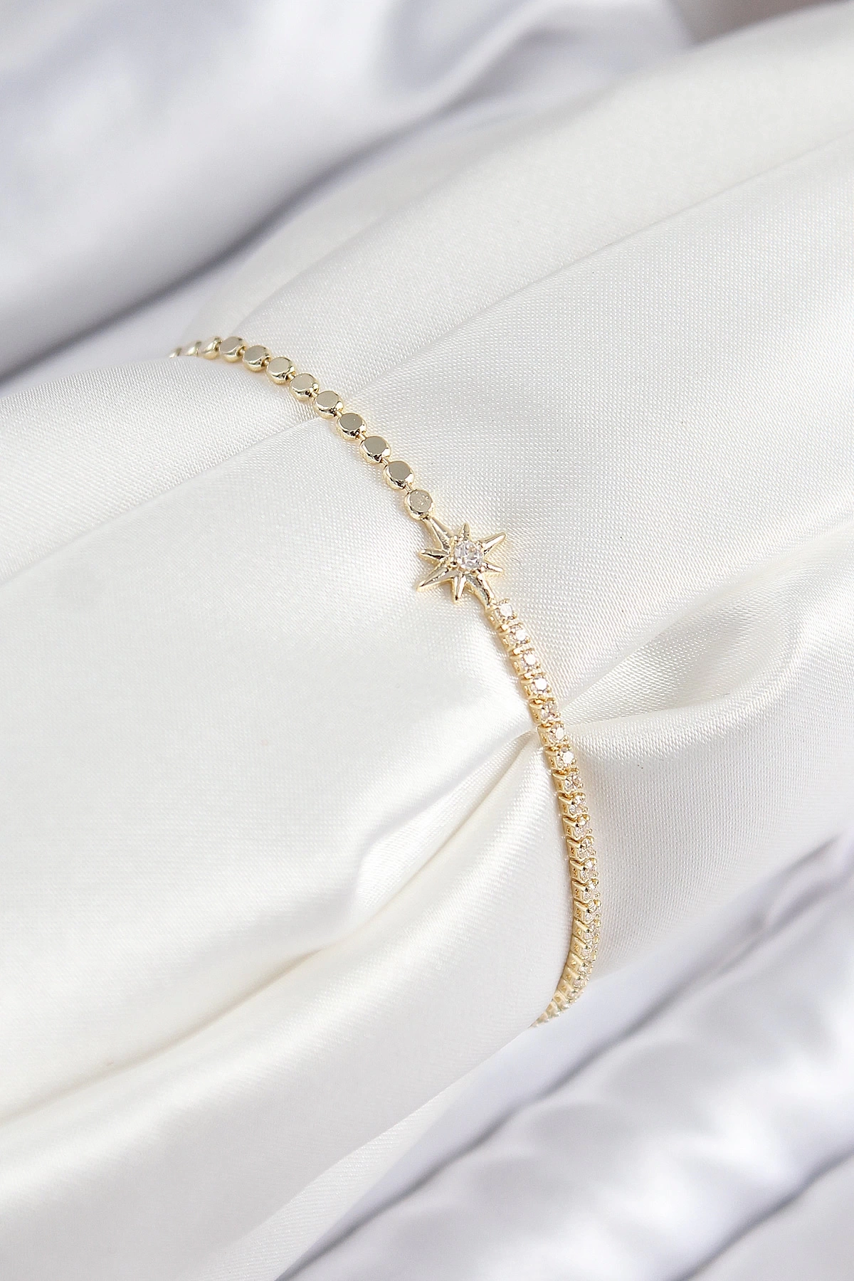 Pirinç Zirkon Taşlı Kutup Yıldızı Model Ezme Zincir Gold Renk Kadın Bileklik