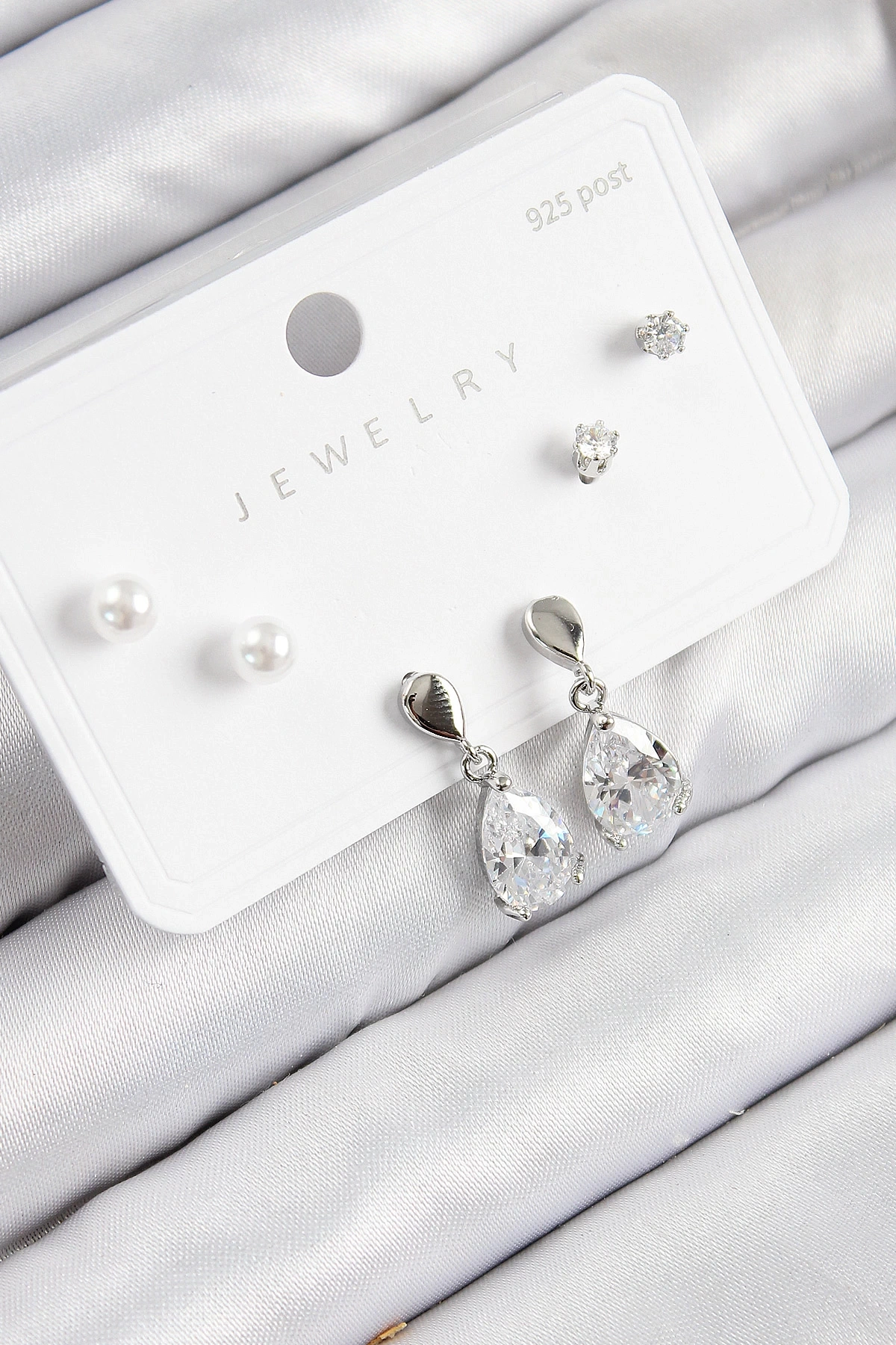 Pirinç Zirkon Taşlı Sallantılı Damla Model Gümüş Renk 925 Ayar Gümüş Çivi Kadın Küpe Set