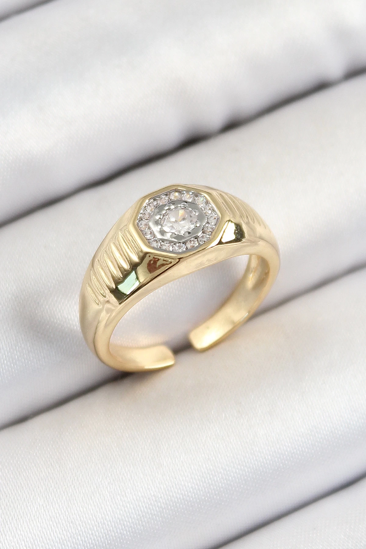Pirinç Zirkon Taşlı Sekizgen Model Gold Renk Kadın Yüzük