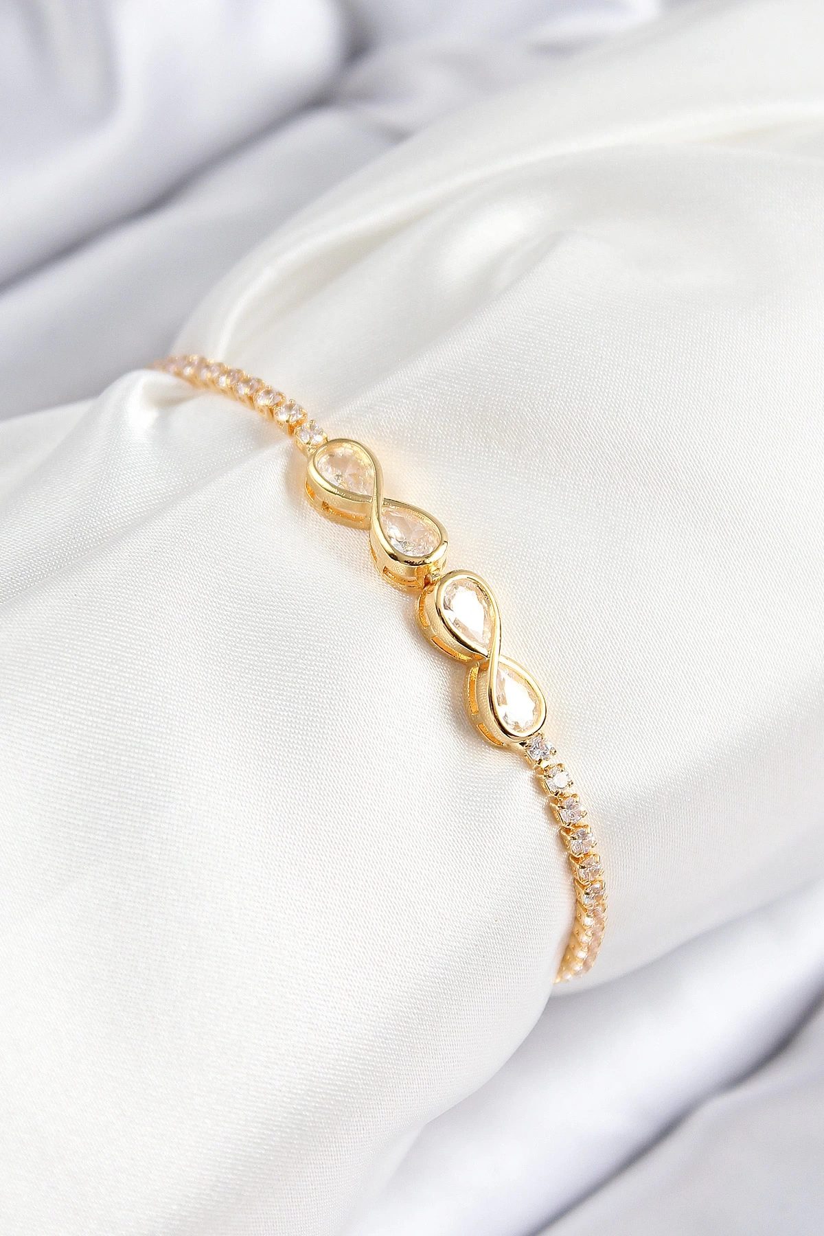 Pirinç Zirkon Taşlı Sonsuzluk Model Gold Renk Asansörlü Kadın Bileklik