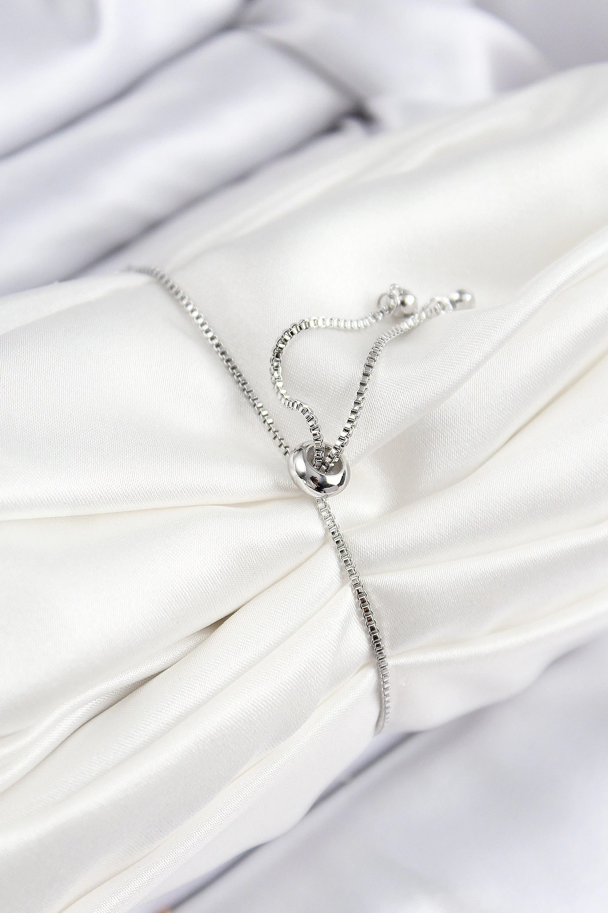 Pirinç Zirkon Taşlı Tennıs Model Gümüş Renk Asansörlü Kadın Bileklik