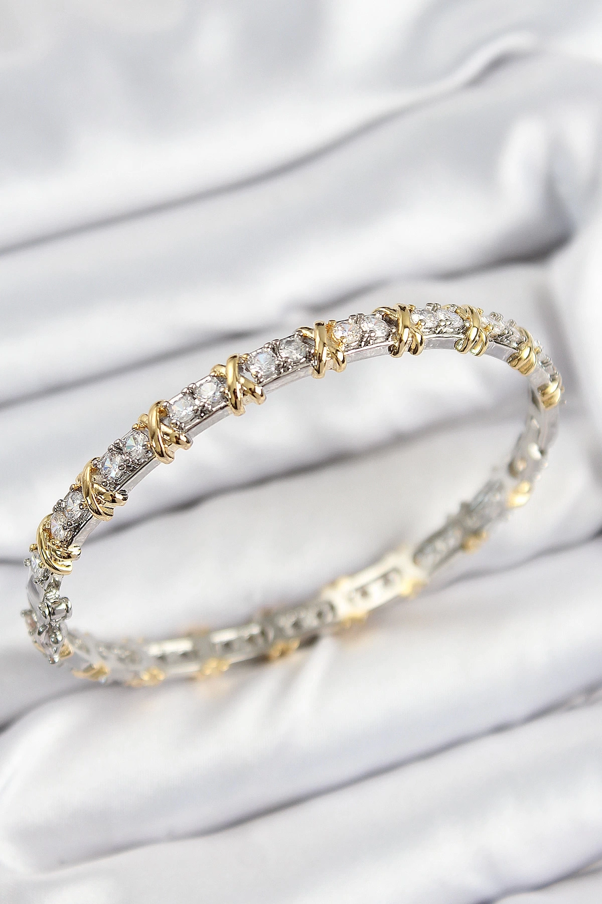 Pirinç Zirkon Taşlı XOXO Model Gümüş Ve Gold Renk Kadın Bileklik