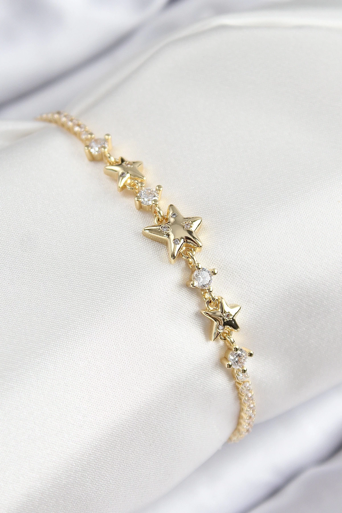 Pirinç Zirkon Taşlı Yıldız Model Gold Renk Kadın Bileklik