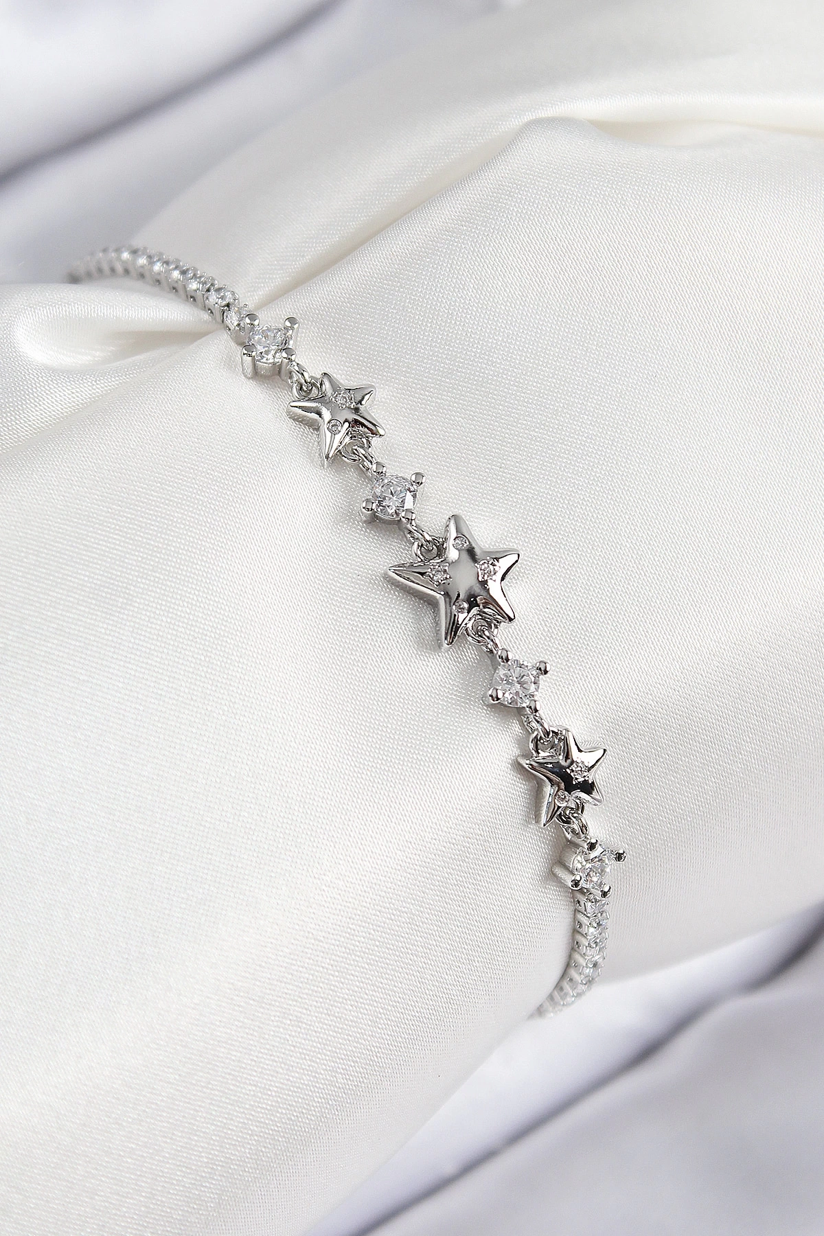 Pirinç Zirkon Taşlı Yıldız Model Gümüş Renk Kadın Bileklik