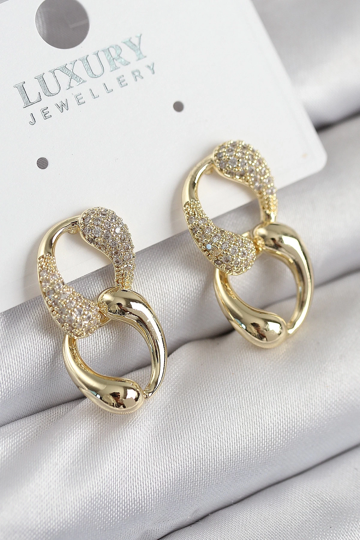 Pirinç Zirkon Taşlı Zincir Model Gold Renk Kadın Küpe