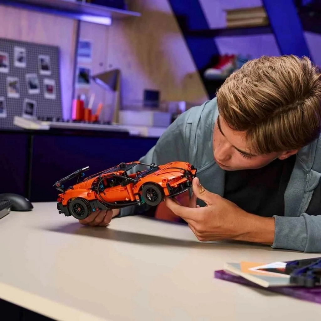 Technic Bugatti Chiron Pur Sport Hiper Araba 42222