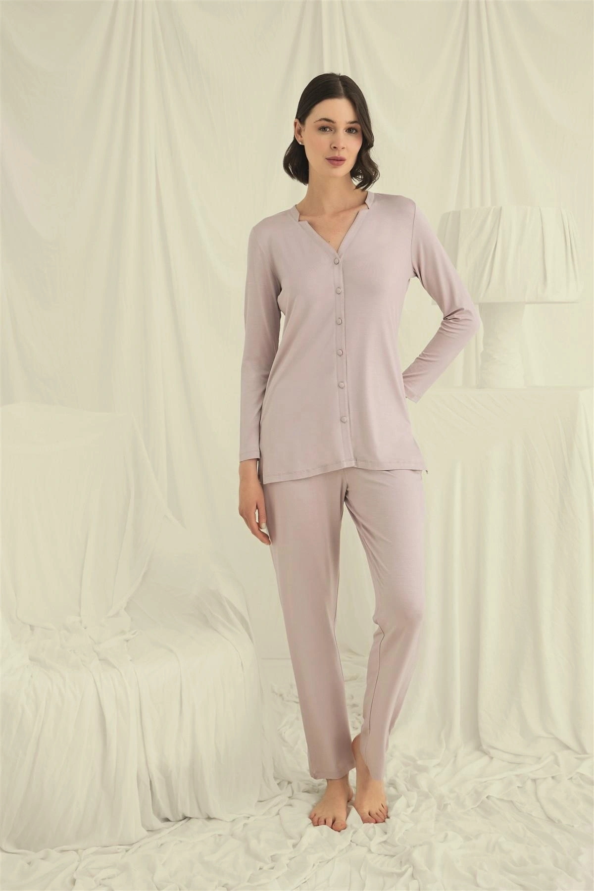 Uzun Kollu Düğmeli V Yaka Pijama Takımı